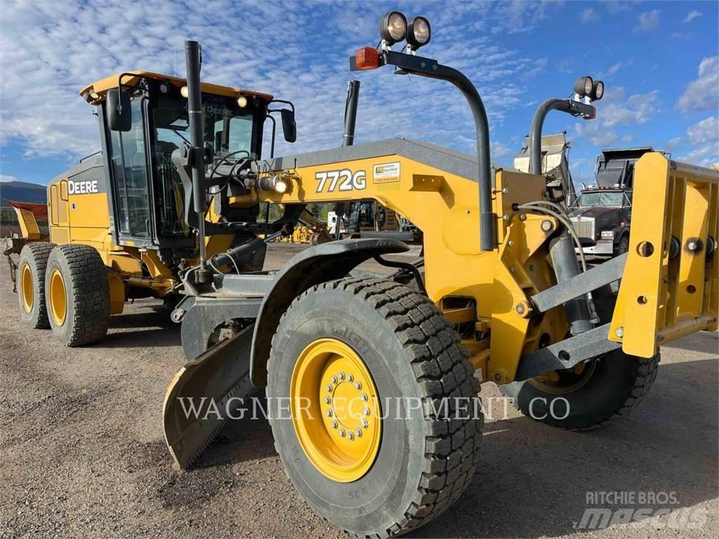 John Deere & CO. 772G معدات تمهيد الطرق