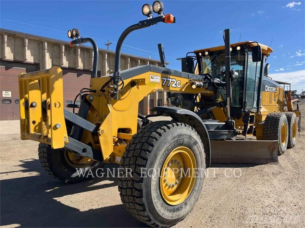 John Deere & CO. 772G معدات تمهيد الطرق