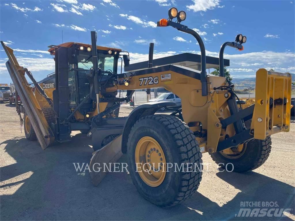 John Deere & CO. 772G معدات تمهيد الطرق