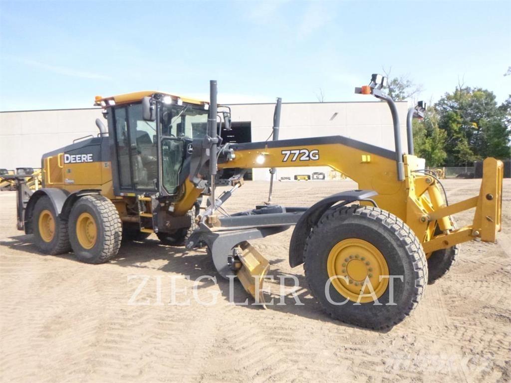 John Deere & CO. 772G معدات تمهيد الطرق