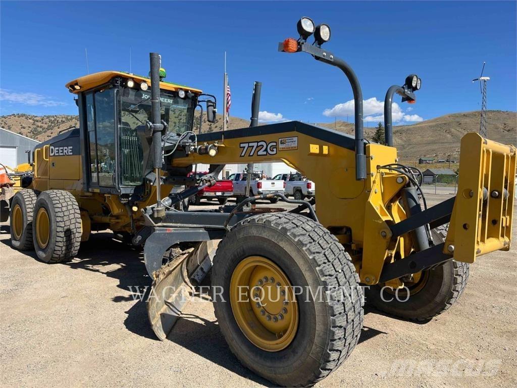 John Deere & CO. 772G AWD معدات تمهيد الطرق