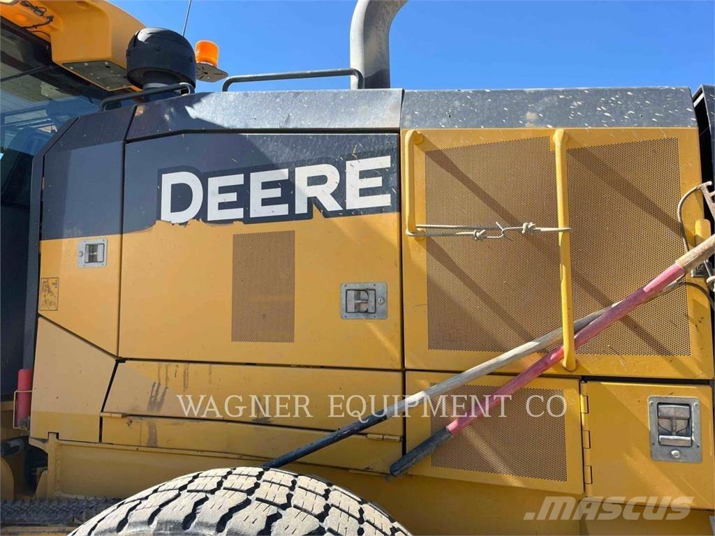 John Deere & CO. 772G AWD معدات تمهيد الطرق