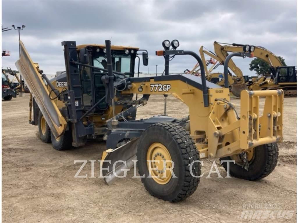 John Deere & CO. 772GP معدات تمهيد الطرق