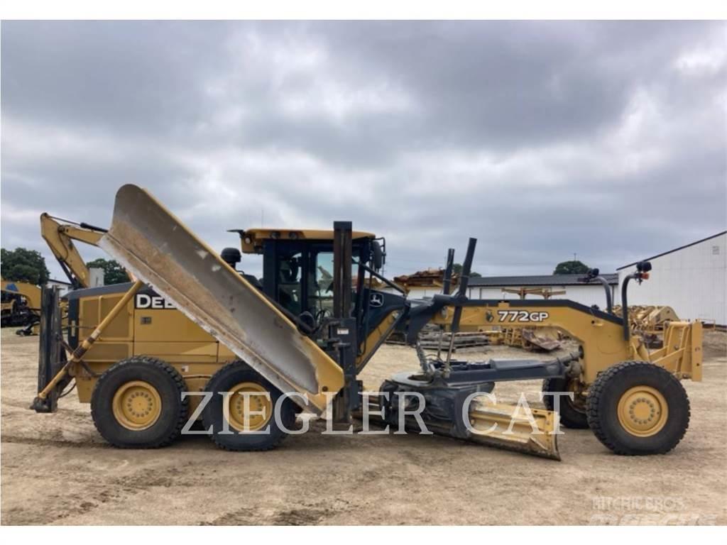 John Deere & CO. 772GP معدات تمهيد الطرق