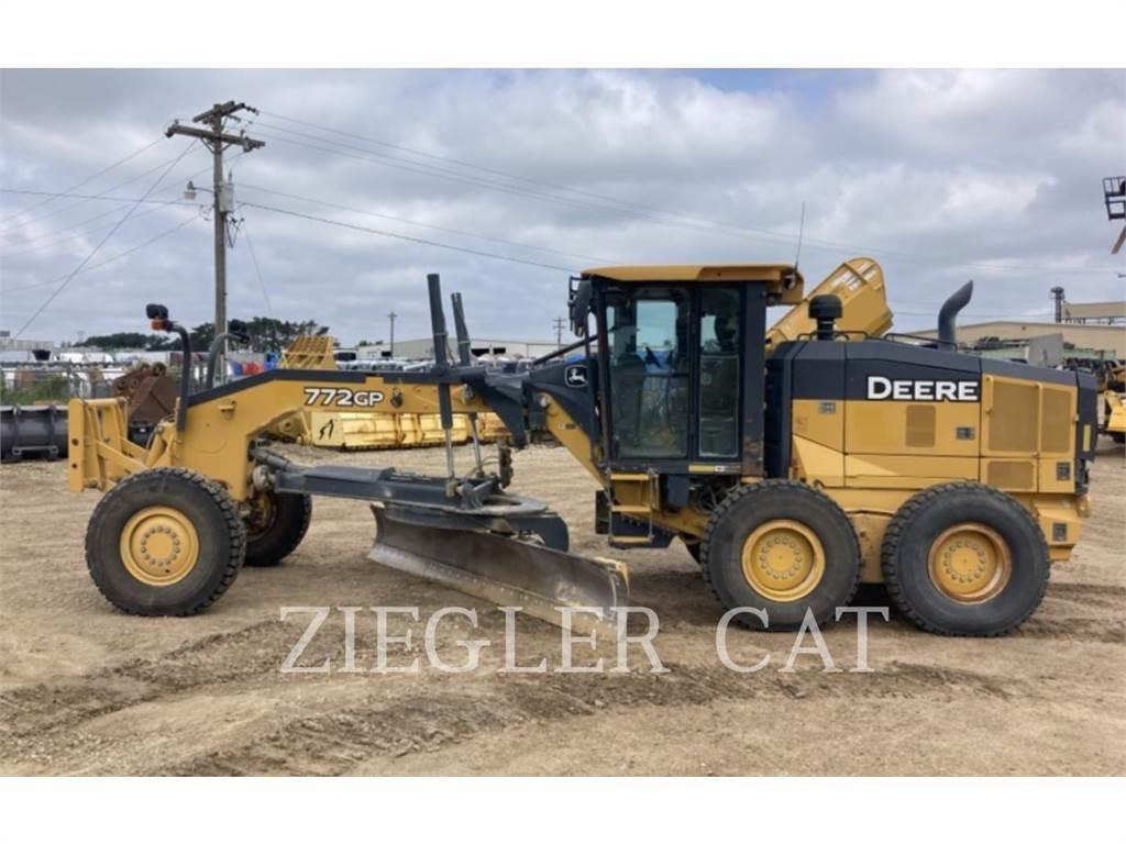 John Deere & CO. 772GP معدات تمهيد الطرق