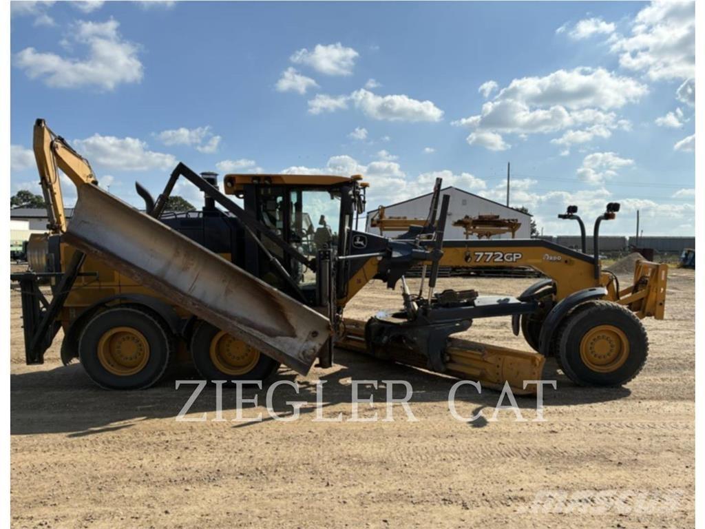 John Deere & CO. 772GP معدات تمهيد الطرق