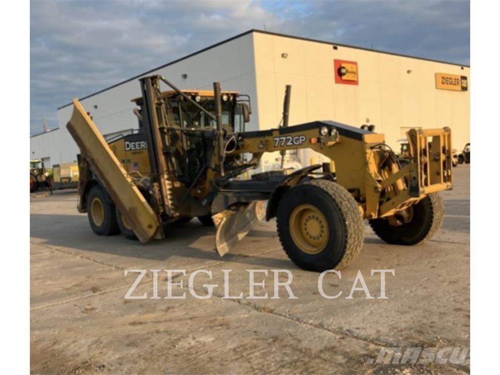 John Deere & CO. 772GP معدات تمهيد الطرق
