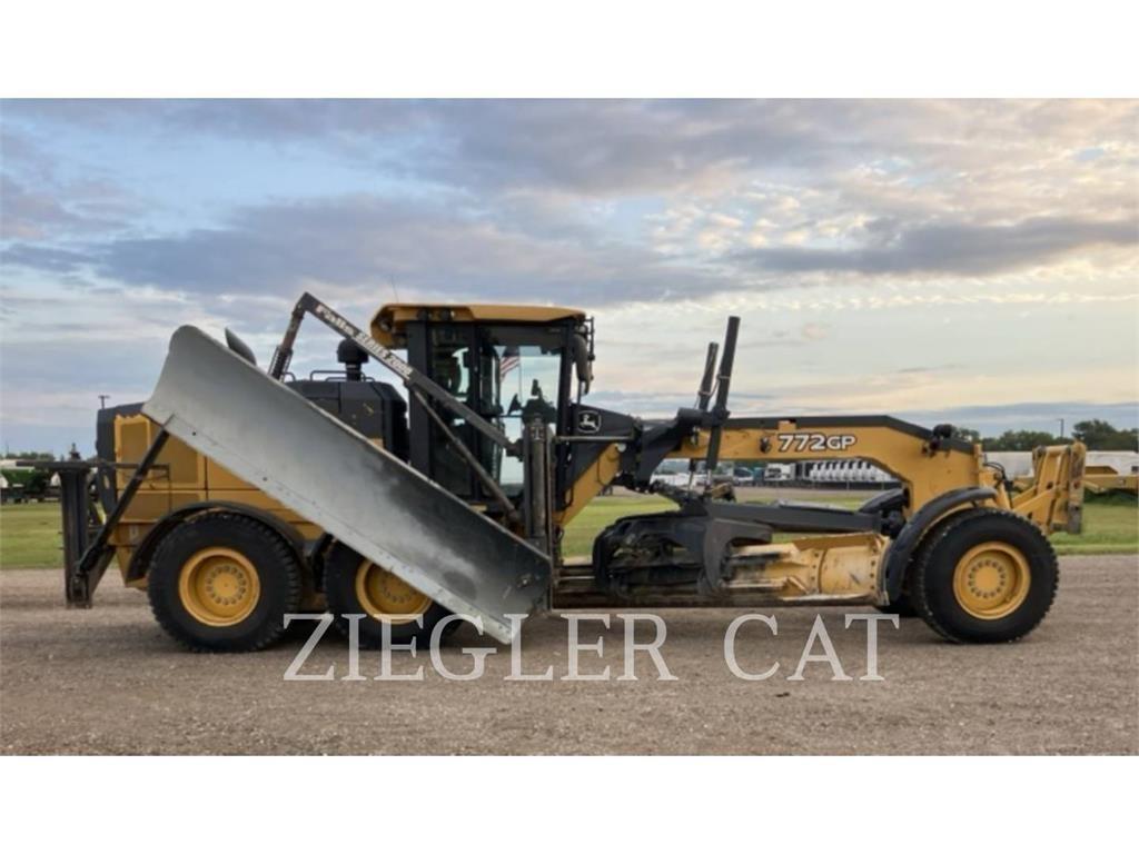 John Deere & CO. 772GP معدات تمهيد الطرق