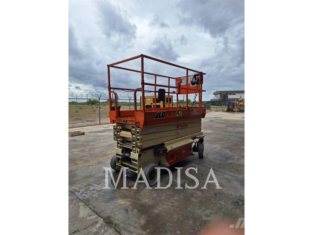 Jungheinrich 3246ES رافعات مقصية الشكل