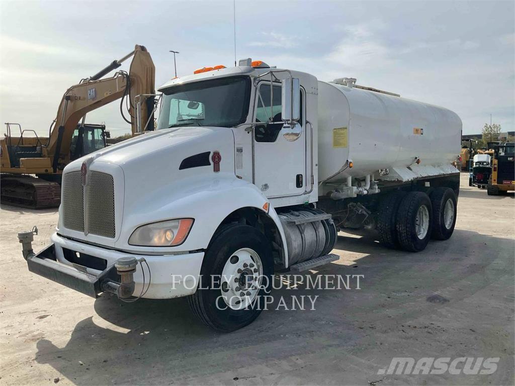 Kenworth WTRTRK4K شاحنات ذات صهاريج