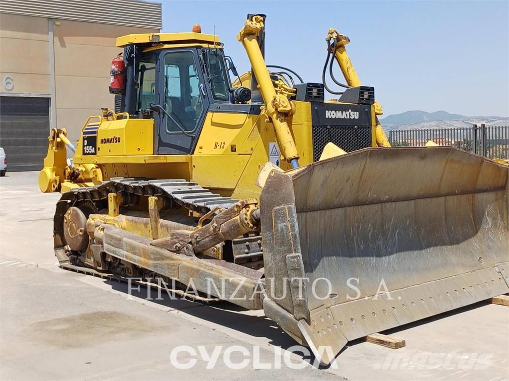 Komatsu D155 بلدوزرات مجنزرة
