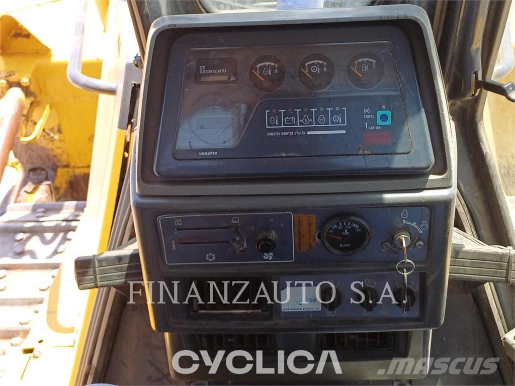 Komatsu D155 بلدوزرات مجنزرة