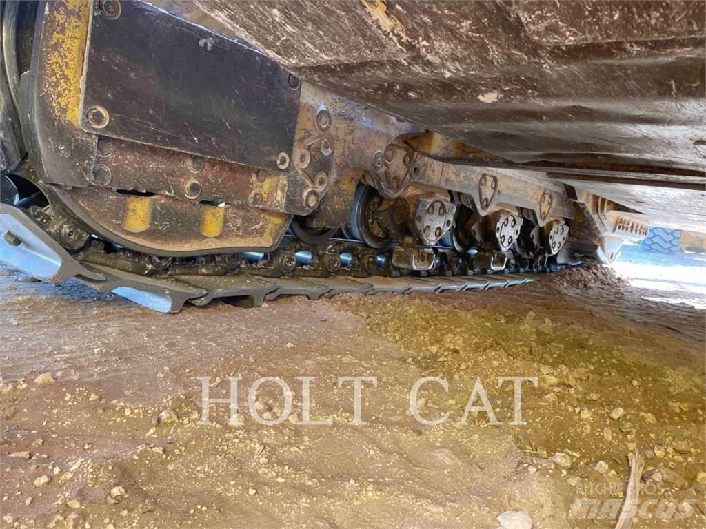 Komatsu D155AX-7 بلدوزرات مجنزرة