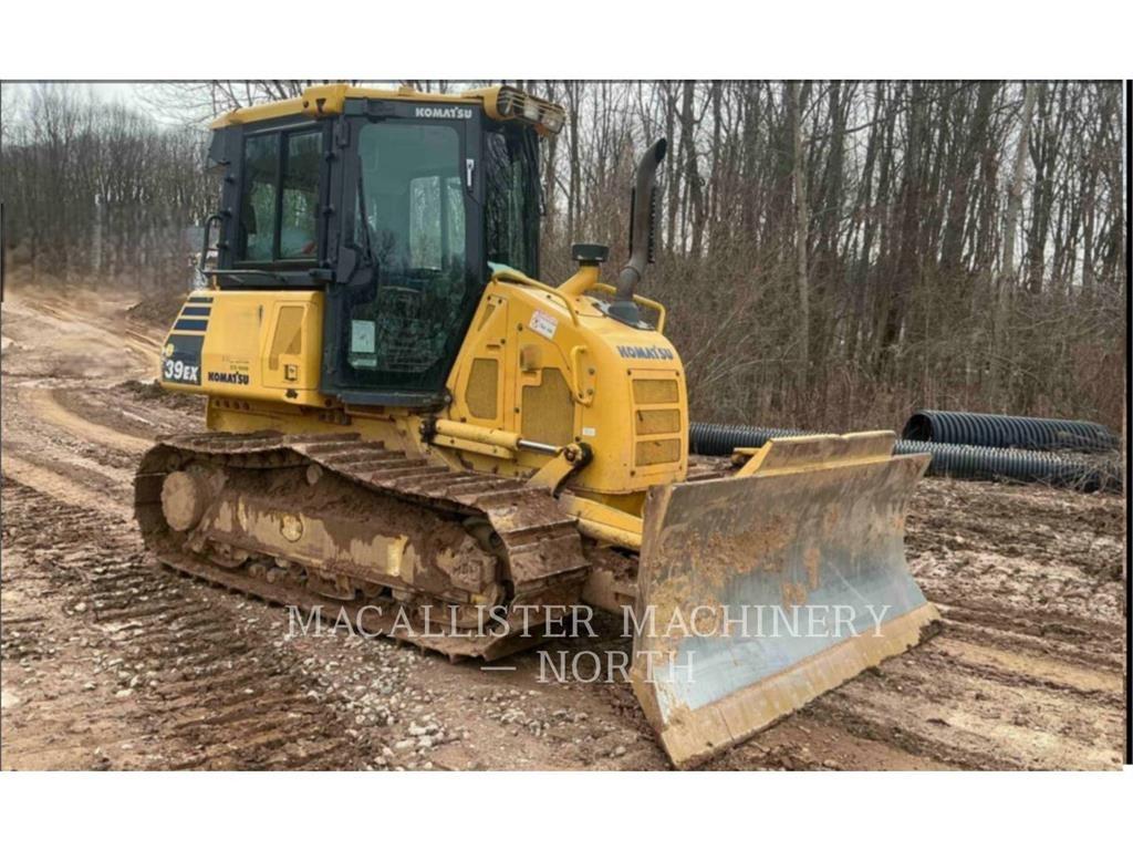 Komatsu D39EX-24 بلدوزرات مجنزرة