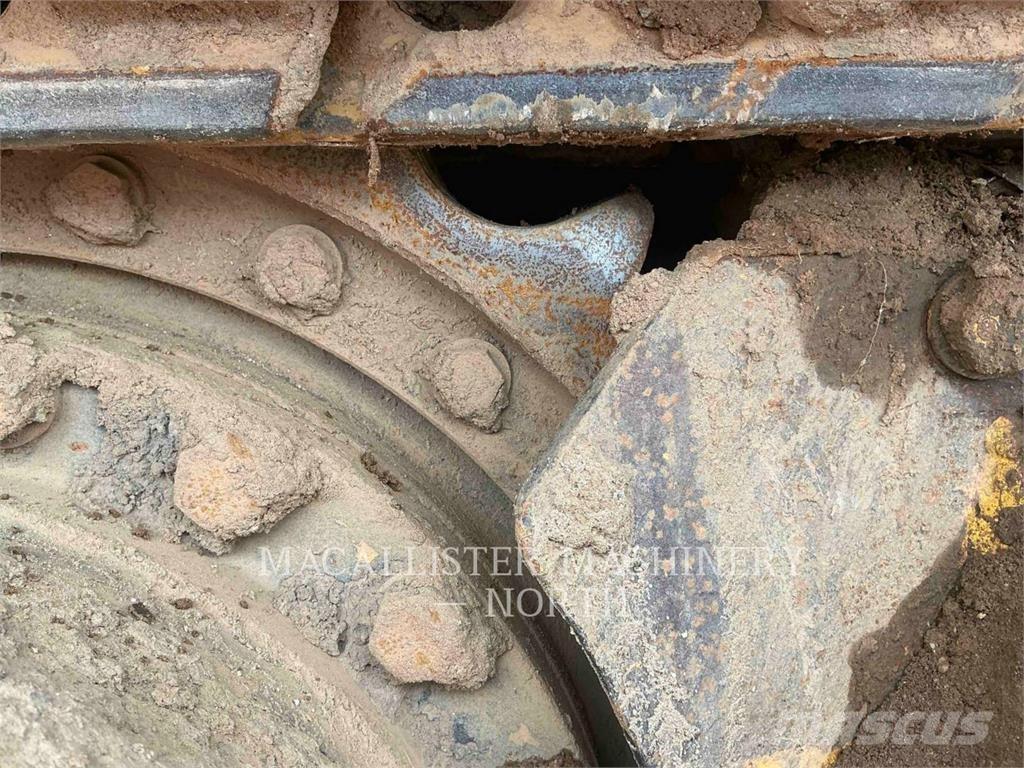 Komatsu D39EX-24 بلدوزرات مجنزرة