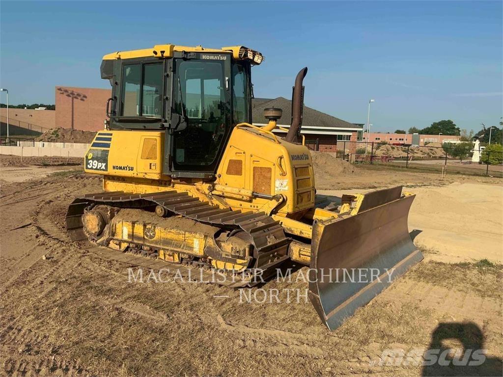 Komatsu D39PX-23 بلدوزرات مجنزرة