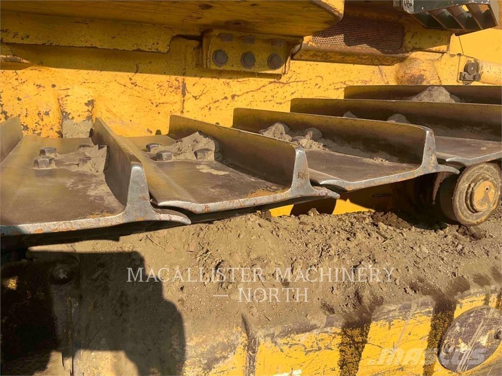 Komatsu D39PX-23 بلدوزرات مجنزرة