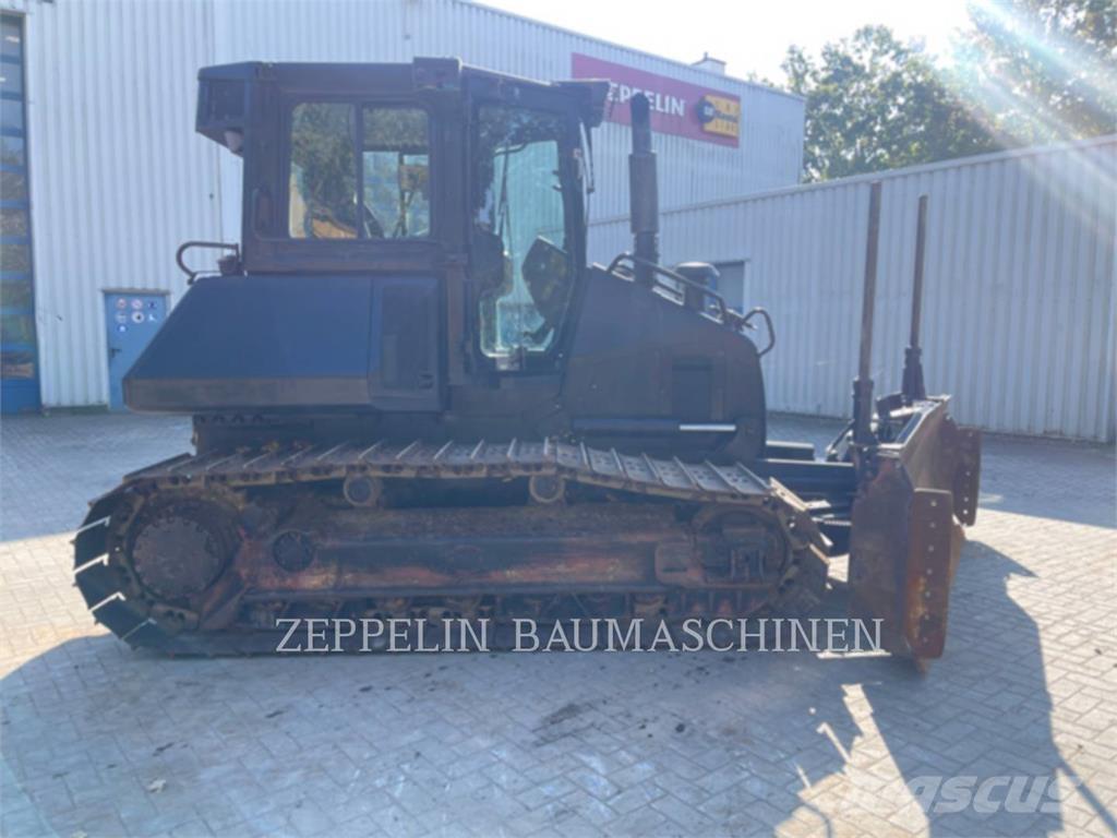 Komatsu D51PX-22 بلدوزرات مجنزرة