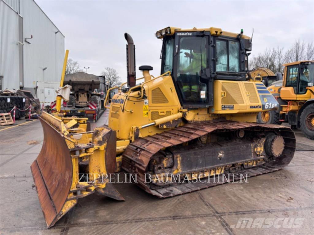 Komatsu D61PX بلدوزرات مجنزرة