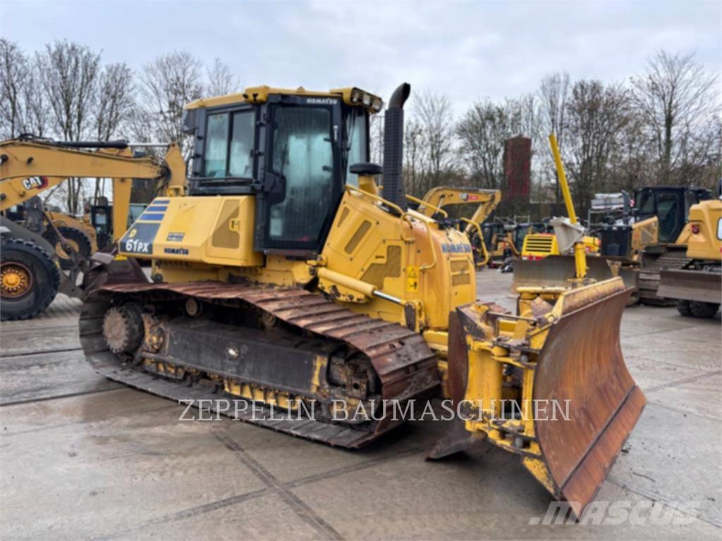 Komatsu D61PX بلدوزرات مجنزرة