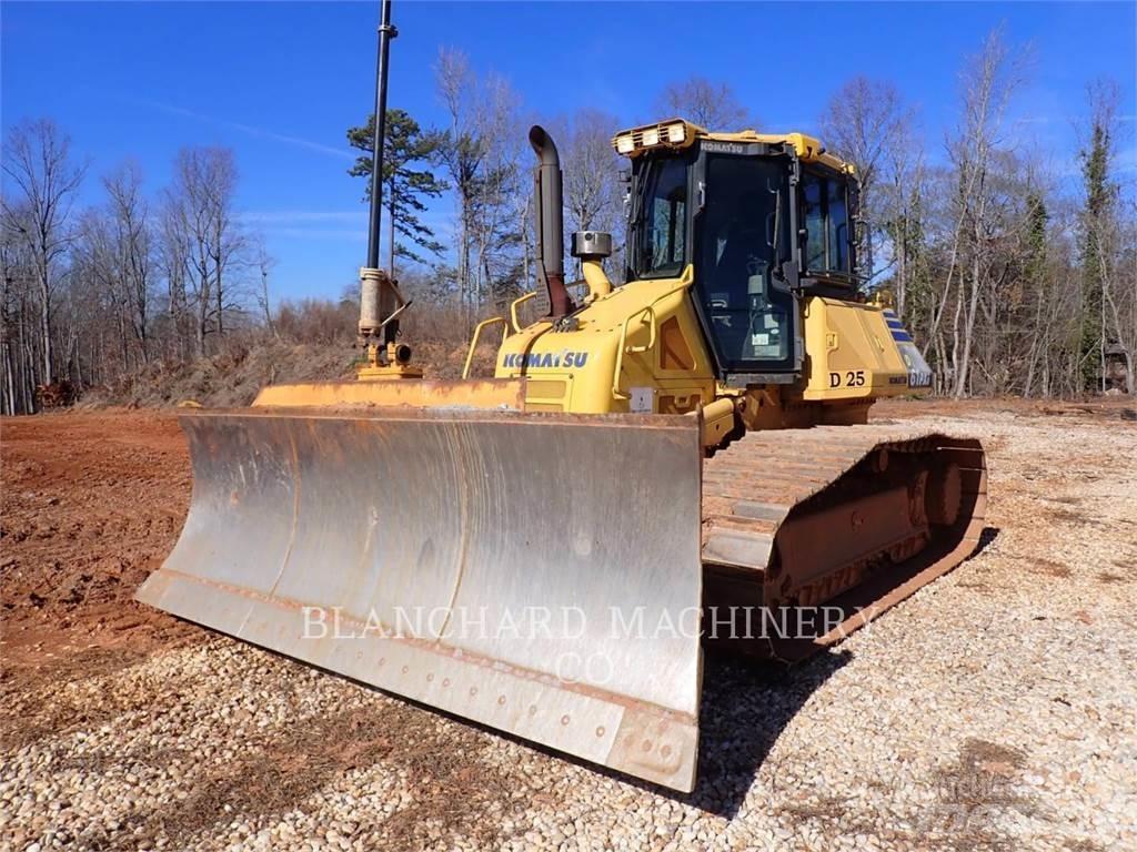 Komatsu D61PX-23 بلدوزرات مجنزرة