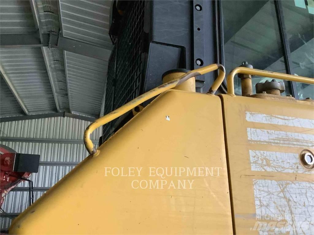 Komatsu D65EX17 بلدوزرات مجنزرة