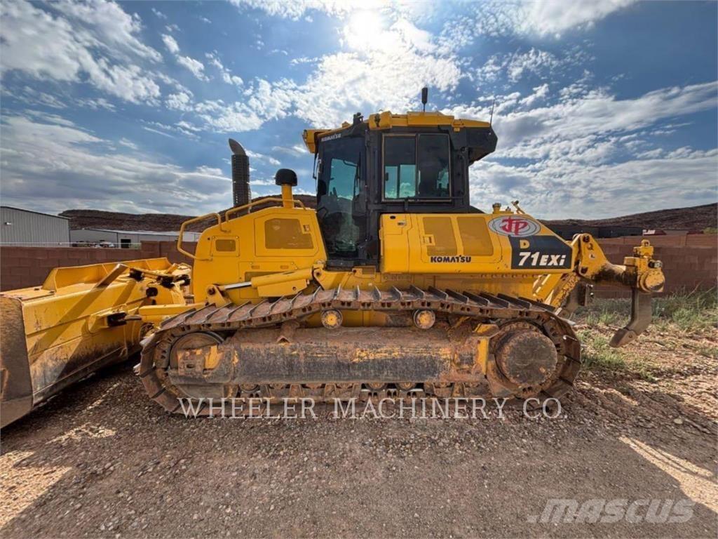 Komatsu D71EXI-24 بلدوزرات مجنزرة