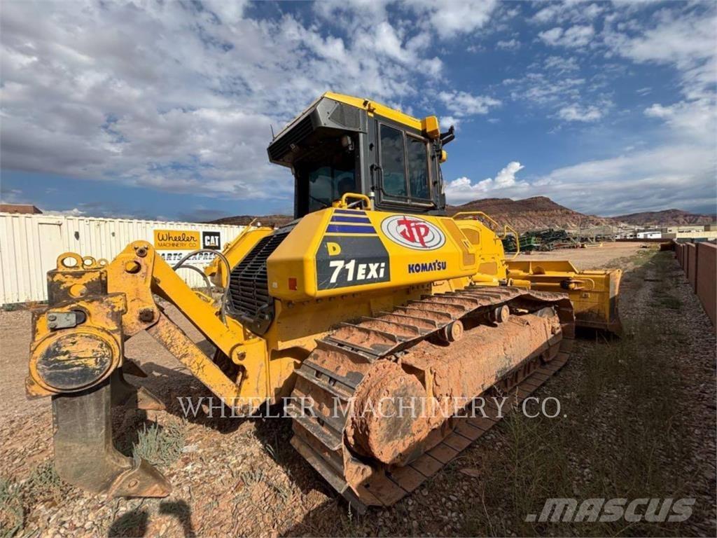 Komatsu D71EXI-24 بلدوزرات مجنزرة