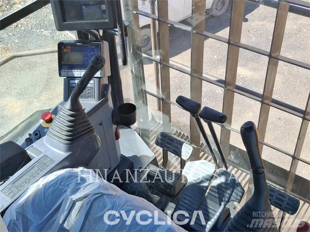 Komatsu PC2000-11 حفارات زحافة