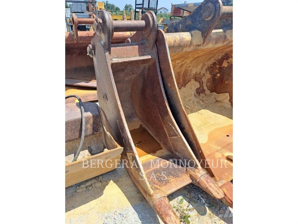 Komatsu PC210LC حفارات زحافة