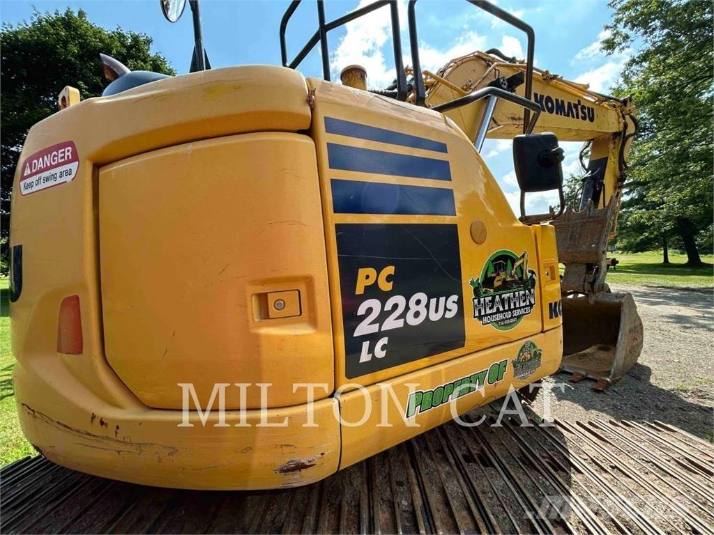 Komatsu PC228USLC-10 حفارات زحافة