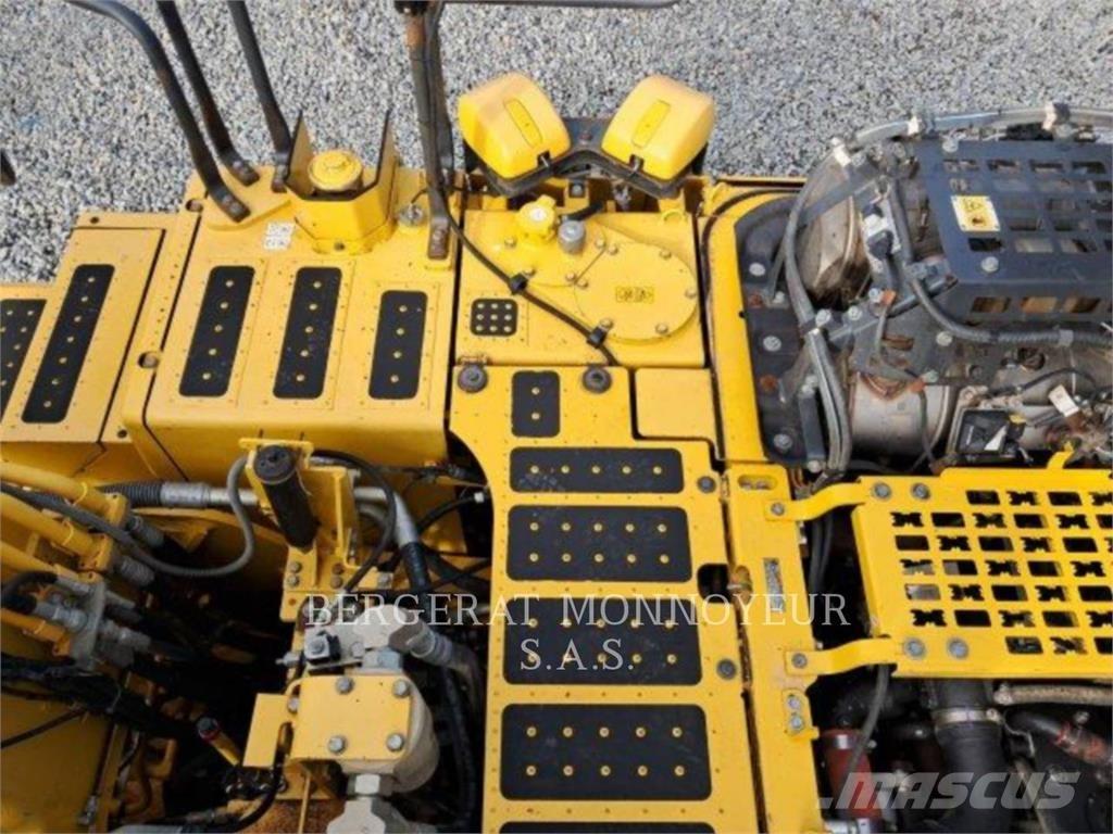Komatsu PC240LC7 حفارات زحافة