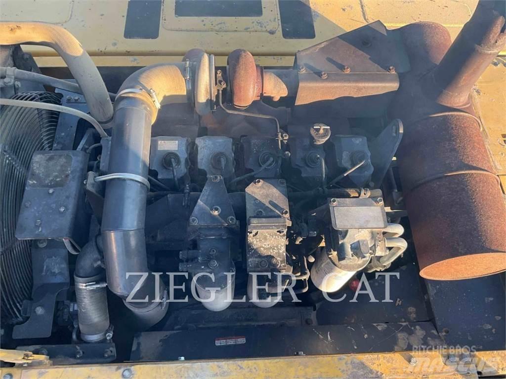 Komatsu PC400LC-7 حفارات زحافة