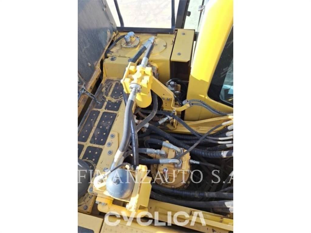 Komatsu PC490 حفارات زحافة
