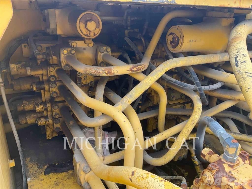 Komatsu PC750LC-6K حفارات زحافة