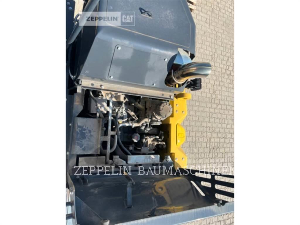 Komatsu PW148-11 حفارات بعجل