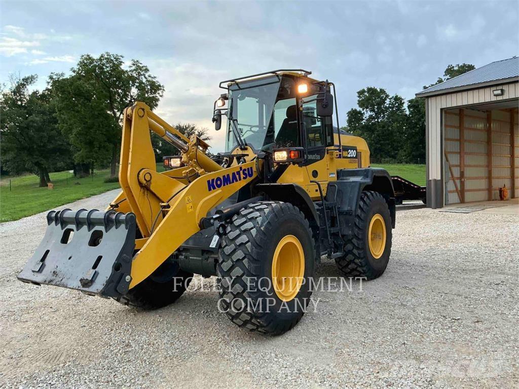 Komatsu WA200-8 لوادر بعجل