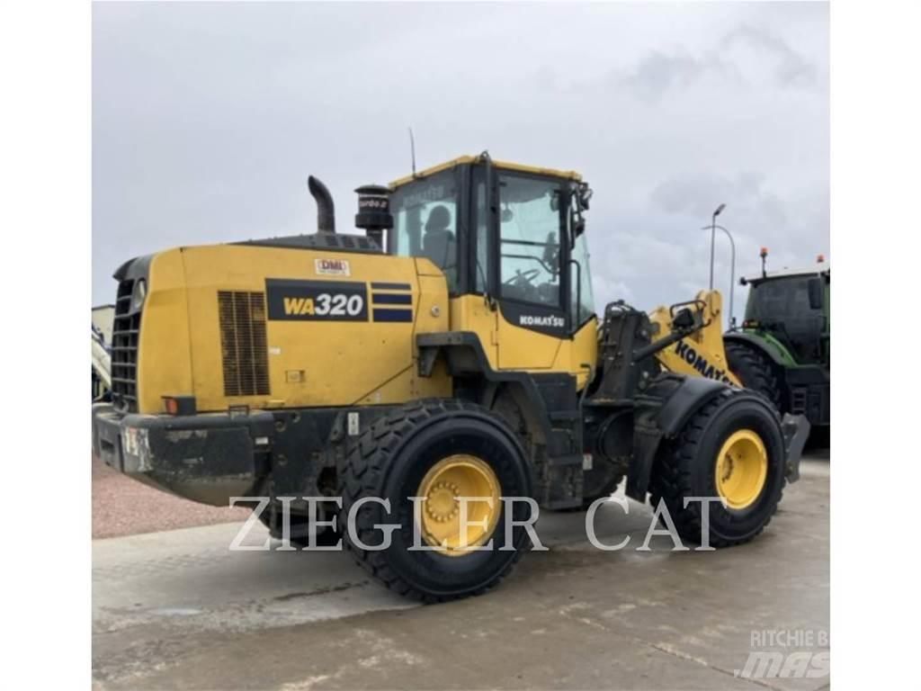 Komatsu WA320 لوادر بعجل