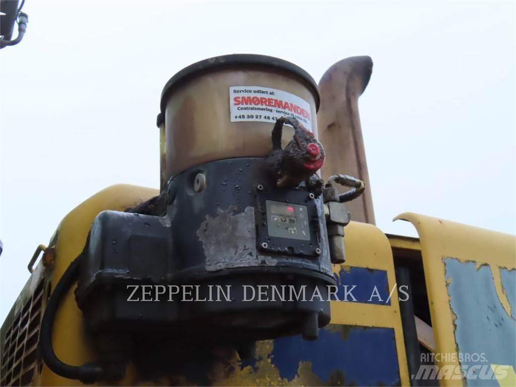 Komatsu WA320-5 لوادر بعجل