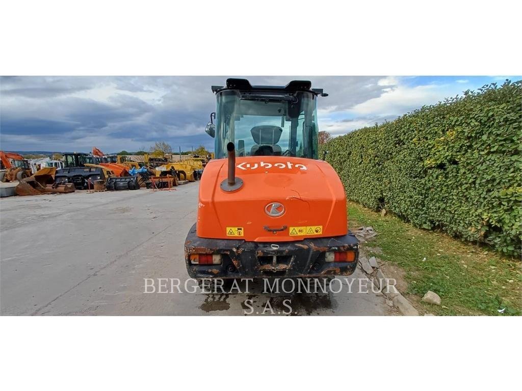 Kubota R065 لوادر بعجل