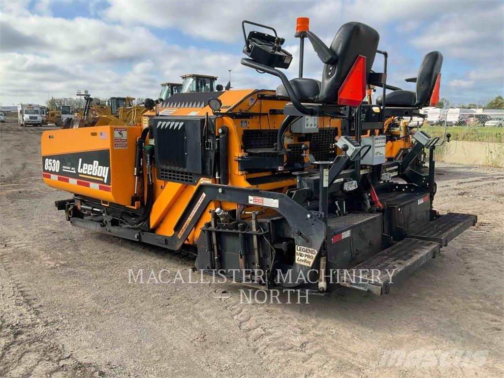 LeeBoy 8530 معدات السفلتة