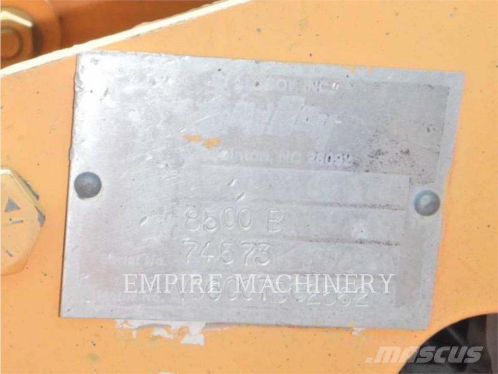 LeeBoy L8500B معدات السفلتة