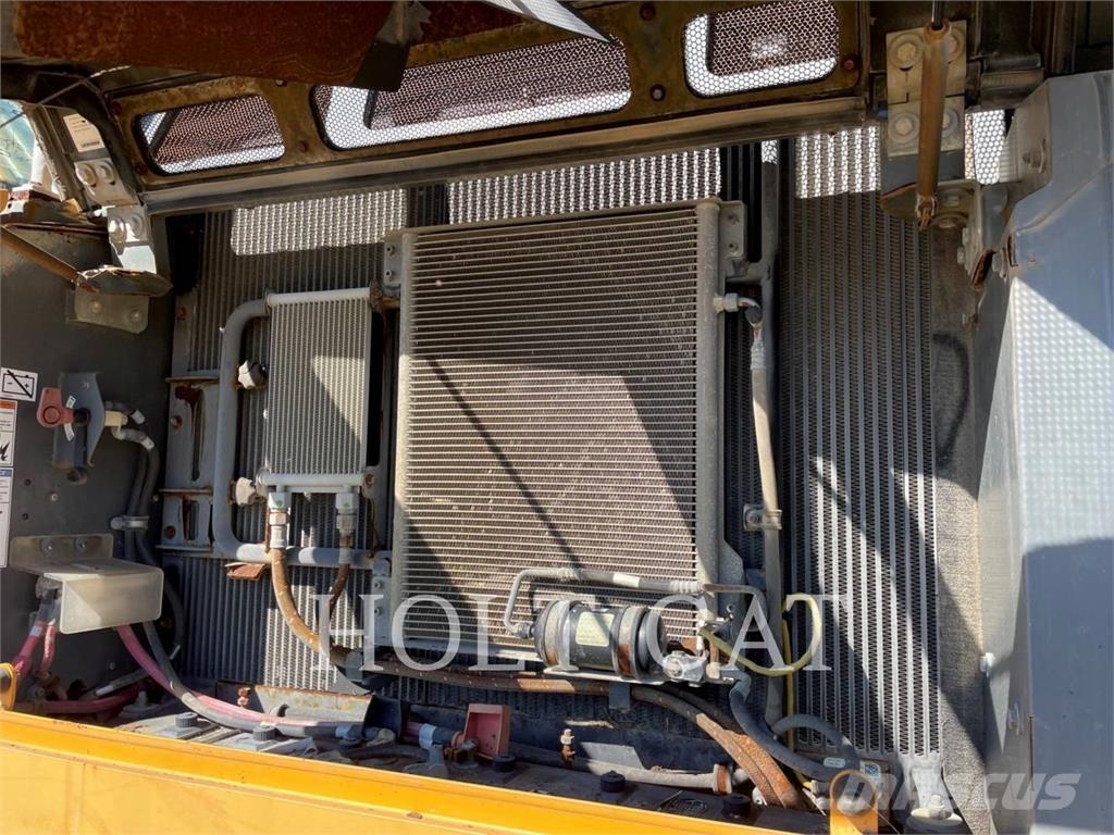 Liebherr R924LC حفارات زحافة