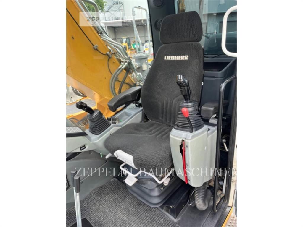 Liebherr R926 حفارات زحافة