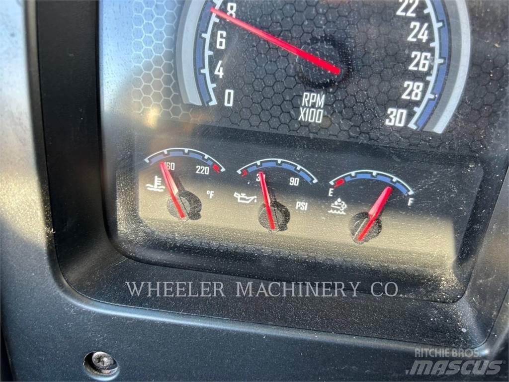 Mack WT2000 A شاحنات ذات صهاريج