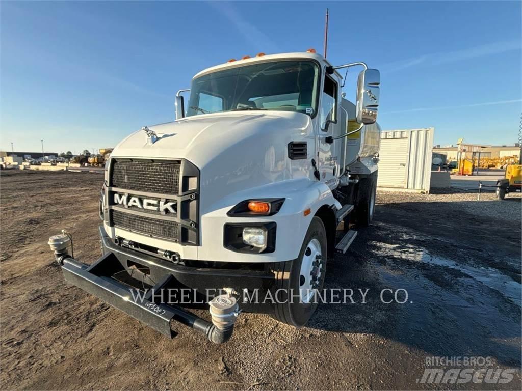 Mack WT2000 A شاحنات ذات صهاريج