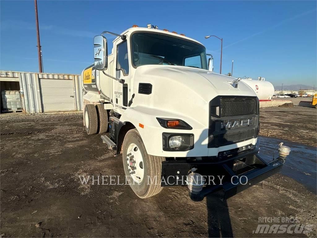 Mack WT2000 A شاحنات ذات صهاريج