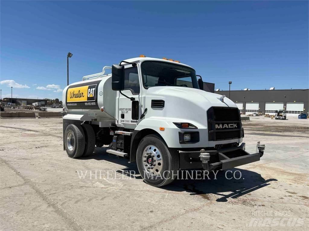 Mack WT2000 A شاحنات ذات صهاريج