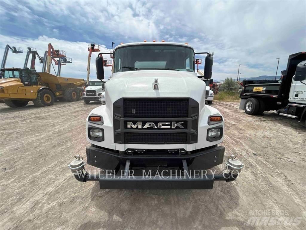 Mack WT2000 A شاحنات ذات صهاريج