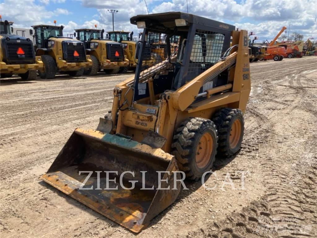 New Holland 1840 لوادر انزلاقية التوجيه